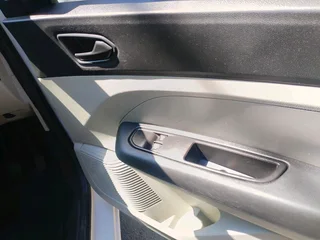 2022 RENAULT TRIBER 1.0 7 SEATER MANUAL TRANSMISSION