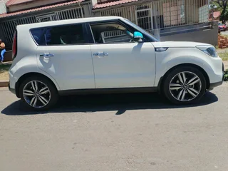 2015 Kia Soul 2.0 Street Manual Transmission In Excellent Condition