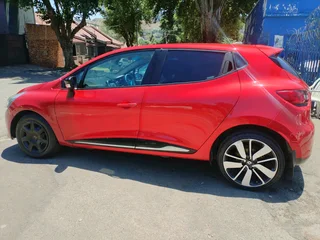 2014 RENAULT CLIO 4 900T MANUAL TRANSMISSION IN EXCELLENT CONDITION