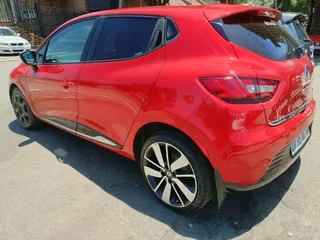 2014 RENAULT CLIO 4 900T MANUAL TRANSMISSION IN EXCELLENT CONDITION