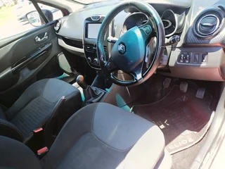 2014 RENAULT CLIO 4 900T MANUAL TRANSMISSION IN EXCELLENT CONDITION