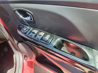 2014 RENAULT CLIO 4 900T MANUAL TRANSMISSION IN EXCELLENT CONDITION