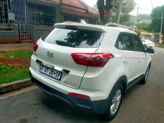 2017 HYUNDAI CRETA 1.6 MANUAL TRANSMISSION WITH REVERSE CAMERA AND SENSORS