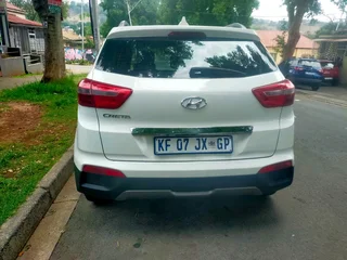 2017 HYUNDAI CRETA 1.6 MANUAL TRANSMISSION WITH REVERSE CAMERA AND SENSORS