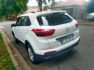 2017 HYUNDAI CRETA 1.6 MANUAL TRANSMISSION WITH REVERSE CAMERA AND SENSORS