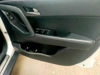 2017 HYUNDAI CRETA 1.6 MANUAL TRANSMISSION WITH REVERSE CAMERA AND SENSORS