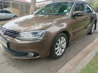 2013 VOLKSWAGEN JETTA 6 TSI 1.6 AUTOMATIC TRANSMISSION IN EXCELLENT CONDITION