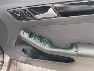 2013 VOLKSWAGEN JETTA 6 TSI 1.6 AUTOMATIC TRANSMISSION IN EXCELLENT CONDITION