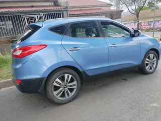 2014 HYUNDAI IX35 MANUAL TRANSMISSION 2.0 WITH LEATHER SEATS