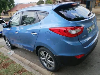 2014 HYUNDAI IX35 MANUAL TRANSMISSION 2.0 WITH LEATHER SEATS