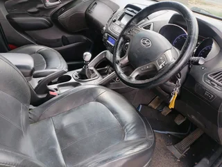 2014 HYUNDAI IX35 MANUAL TRANSMISSION 2.0 WITH LEATHER SEATS