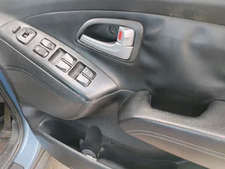 2014 HYUNDAI IX35 MANUAL TRANSMISSION 2.0 WITH LEATHER SEATS