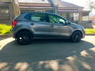 2010 Volkswagen Polo 6 Hatchback 1.4 Comfortline Manual Transmission In Excellent Condition