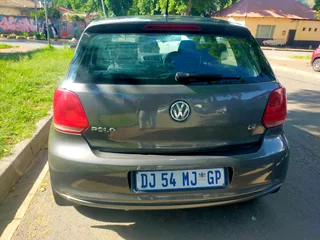 2010 VOLKSWAGEN POLO 6 HATCHBACK 1.4 COMFORTLINE MANUAL TRANSMISSION IN EXCELLENT CONDITION