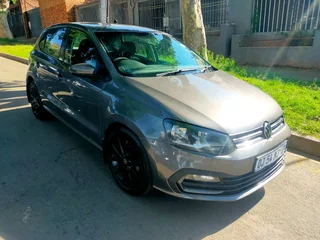 2010 VOLKSWAGEN POLO 6 HATCHBACK 1.4 COMFORTLINE MANUAL TRANSMISSION IN EXCELLENT CONDITION