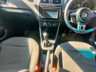 2010 VOLKSWAGEN POLO 6 HATCHBACK 1.4 COMFORTLINE MANUAL TRANSMISSION IN EXCELLENT CONDITION