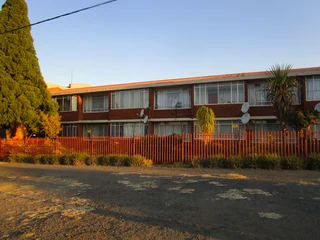 GROUND FLOOR Bachelor flat for sale in Valhalla for R 499 000, within a small Complex of 20 Units