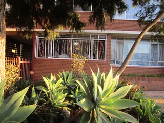 GROUND FLOOR Bachelor flat for sale in Valhalla for R 499 000, within a small Complex of 20 Units