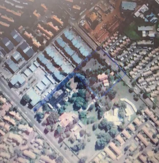 A piece of paradise in the heart of the City! This plot is set in a tranquil environment