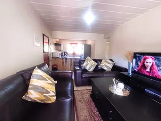 Looking to buy a 2-bedroom, 2- bathroom apartment in Die Hoewes for R 720 000