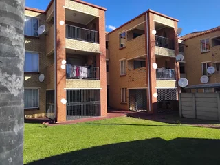 Looking to buy a 2-bedroom, 2- bathroom apartment in Die Hoewes for R 720 000