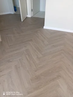 Vinyl and laminate flooring installation