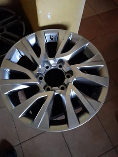18inch Toyota Fortuner/Prado original mag to use for spare R2850.