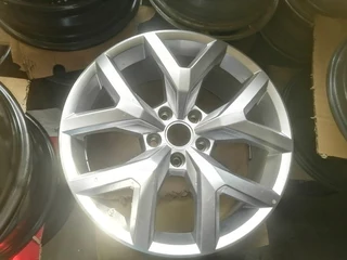 19inch VW Amarok original mag to use for spare R3500.
