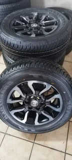 18inch Toyota Legend 50 Rs original mags with brand new 265/60/18 Dunlop Grandtrek A/T set R16500.