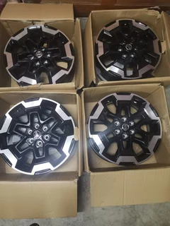 18inch Nissan Navara Pro original new mags set for R6000.