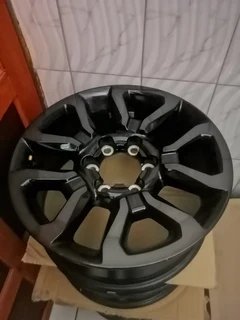 18inch Toyota Legend RS original mag to use for spare R2500.