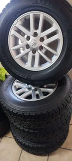 17inch Toyota Hilux/Fortuner/D4D original mags with 265/65/17 Bridgestone Dueller A/T set R13800.