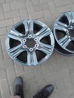17inch Toyota Hilux/Fortuner original mag to use for spare R2000.