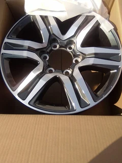 17inch Toyota Hilux/Fortuner original mag to use for spare R2000.