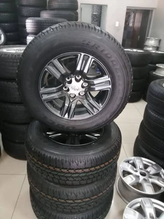 17inch Toyota Hilux/Fortuner original mags with brand new 265/65/17 Bridgestone Dueller set R15000