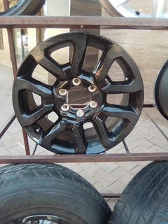 18inch Toyota Legend RS original mag to use for spare R2500.