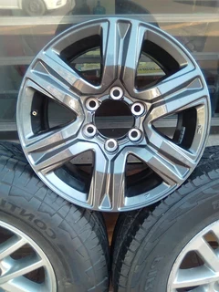 17inch Toyota Hilux/Fortuner original mag to use for spare R2000.