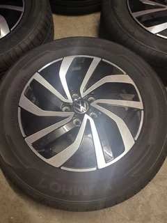 15inch VW Polo OEM mags (5x100pcd) with new 185/65/15 Khumo7 tyres set R8000.