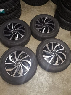 15inch VW Polo OEM mags (5x100pcd) with new 185/65/15 Khumo7 tyres set R8000.