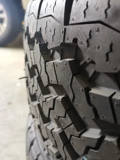 18inch VW Amarok original mags(latest models 6x139,7pcd) with new 255/65/18 set R12000.