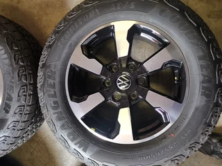 18inch VW Amarok original mags(latest models 6x139,7pcd) with new 255/65/18 set R12000.