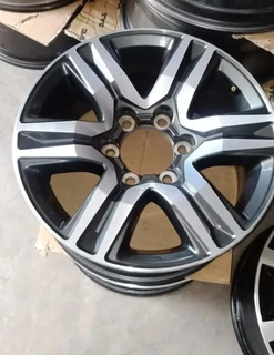 17inch Toyota Hilux/Fortuner original mag to use for spare R2000.