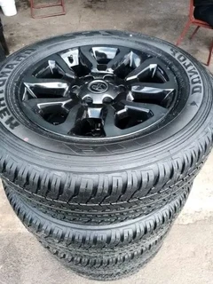 18inch Toyota Legend RS original mags with brand new 265/60/18 Dunlop Grandtrek A/T set R16500