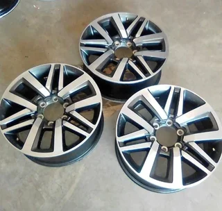 Toyota Hilux/Fortuner 18&#34; original mags to use for spare wheel R2300 each.