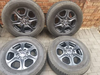 18inch Toyota Land Cruiser GR Sport original mags with used 265/65/18 Dunlop tyres set R11500