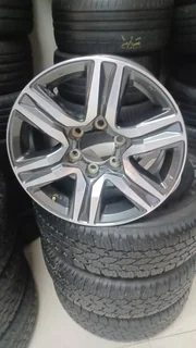 17inch Toyota Hilux/Fortuner original mag to use for spare R2000.