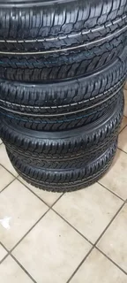 Dunlop Grandtrek AT25 (265/65/17) brand new set R7500.