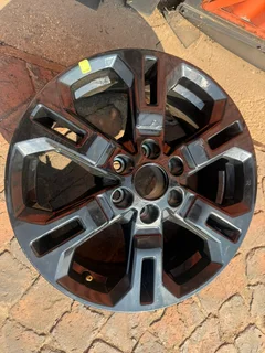 17inch Nissan Navara Pro4x4 original mag to use for spare R2500.
