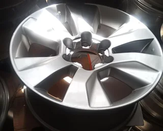 Toyota Hilux GD6 17&#34; original mag to use for spare wheel R1500.