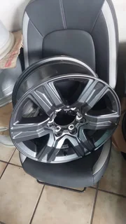 Toyota Hilux/Fortuner 17inch original mag to use for spare R2000.